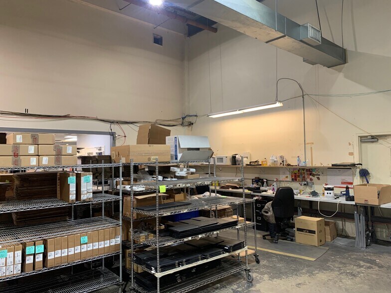 More Photos Of 11 Largo Dr S, Stamford Warehouse For Lease