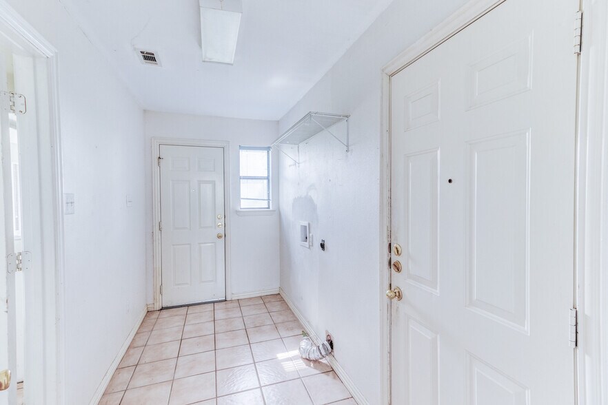 More Photos Of 8409 Chiesa Rd, Rowlett General Retail For Sale