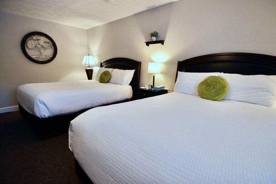 More Photos Of 231 Main St, Frankfort Hotel For Sale