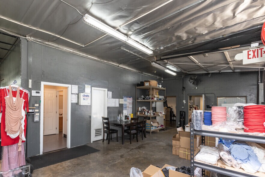 More Photos Of 4444 Union Pacific Ave, Commerce Warehouse For Sale