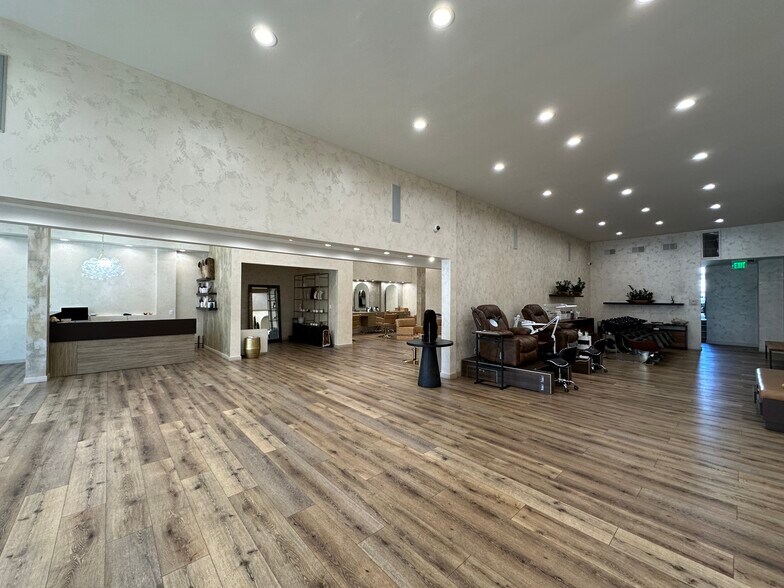 More Photos Of 351-355 N Canon Dr, Beverly Hills Storefront Retail Office For Lease