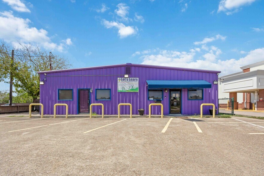 More Photos Of 1511 N 10th St, Baytown Schools For Lease
