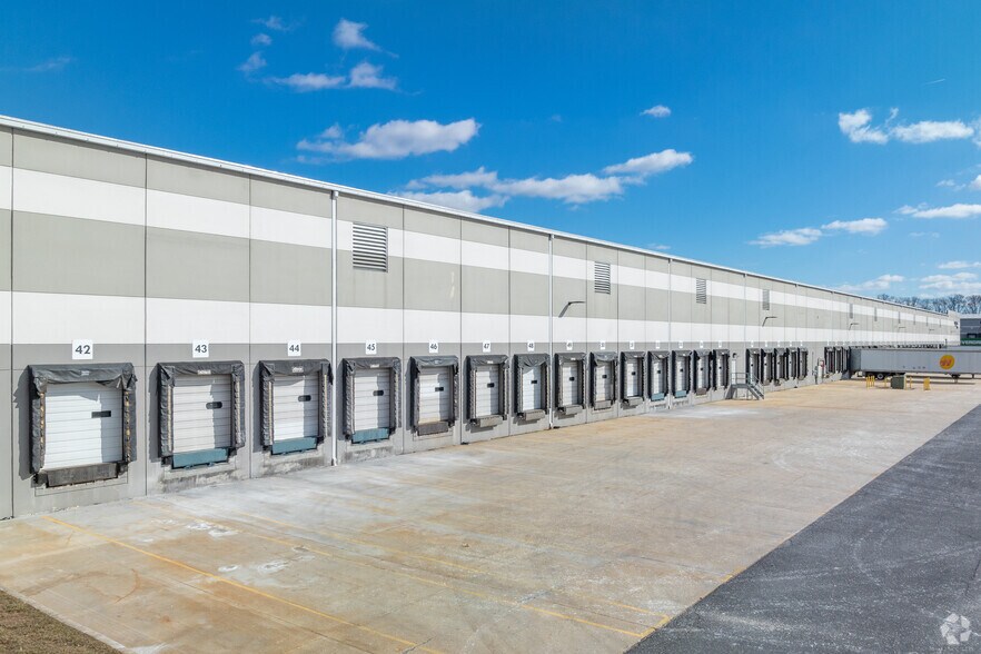 More Photos Of 1 S Shearer Dr, Carlisle Warehouse For Lease