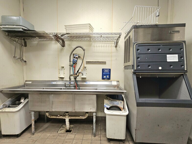 More Photos Of 855 W Cook St, Manteno Restaurant For Sale