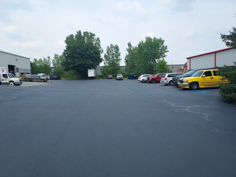 More Photos Of 4423 40th St SE, Grand Rapids Distribution For Sale