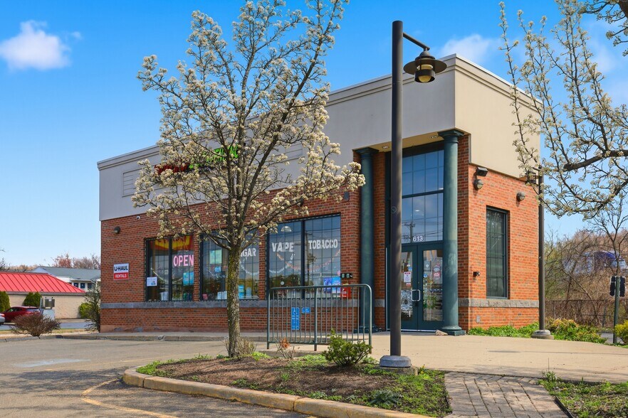 More Photos Of 613 Queen St, Southington Storefront For Sale