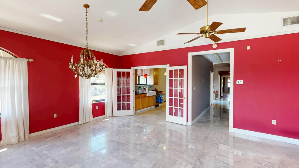 More Photos Of 2020 N Orange Ave, Orlando Storefront Retail Office For Sale