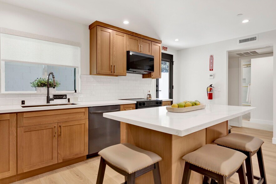 More Photos Of 7410 Denny Ave, Sun Valley Healthcare For Sale