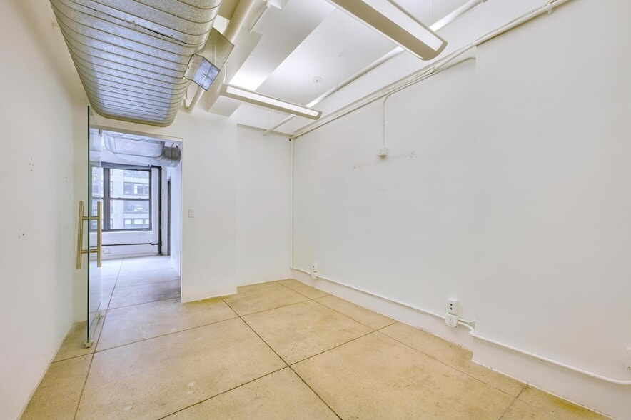 More Photos Of 230 W 39th St, New York Office For Lease