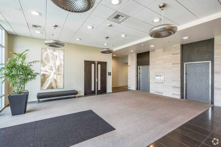 More Photos Of 400 Sunrise Ave, Roseville Office For Lease