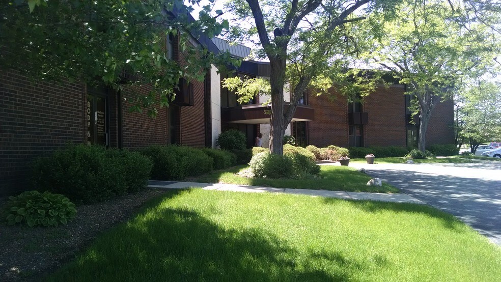 Primary Photo Of 135 N Greenleaf Ave, Gurnee Office For Lease