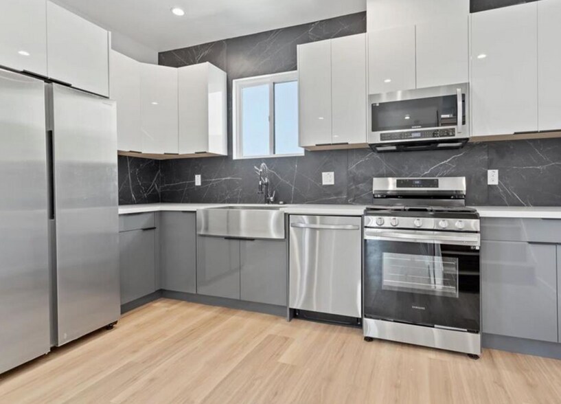 More Photos Of 5526 Blackwelder St, Los Angeles Apartments For Sale