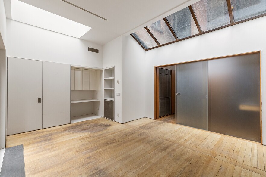 More Photos Of 127 E 69th St, New York Office Residential For Lease