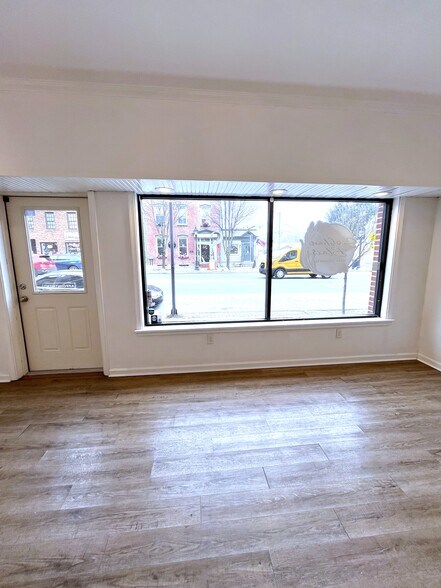 More Photos Of 25 W King St, Shippensburg Flex For Lease