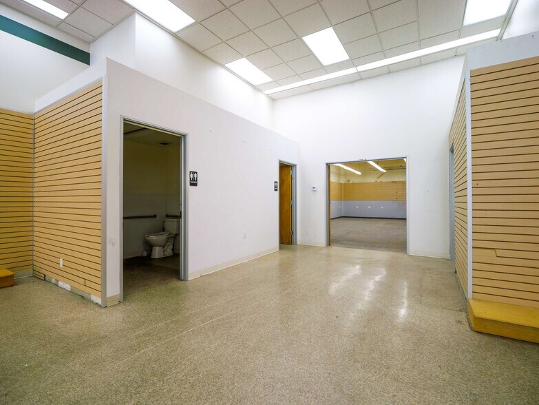 More Photos Of 3860 E Main St, Ventura Freestanding For Lease