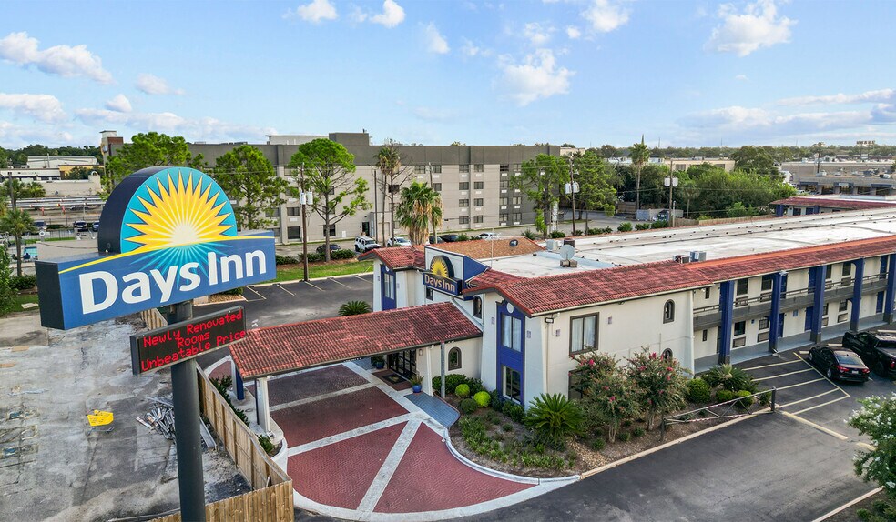 Primary Photo Of 11002 Northwest Fwy, Houston Hotel For Sale