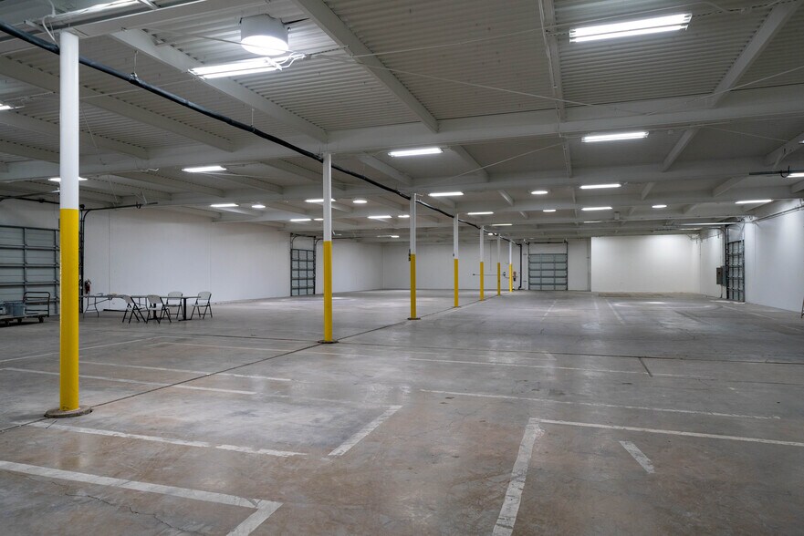 More Photos Of 2510 Lipan St, Corpus Christi Distribution For Lease