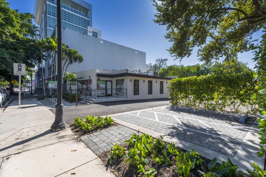 Primary Photo Of 1760 Coral Way, Miami Restaurant For Sale