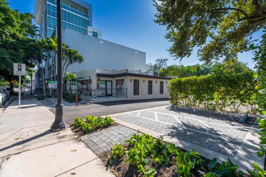 Primary Photo Of 1760 SW 22 St, Coral Gables Restaurant For Lease
