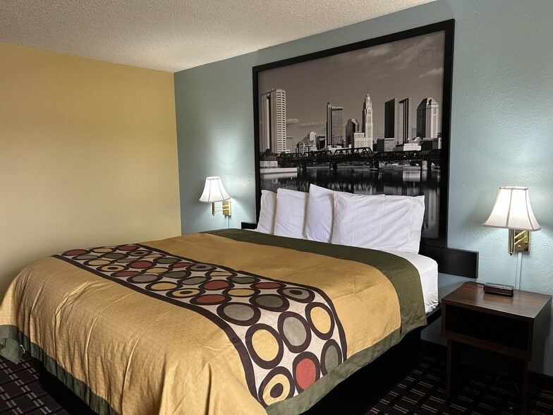 More Photos Of 299 Adena Dr, Newcomerstown Hotel For Sale