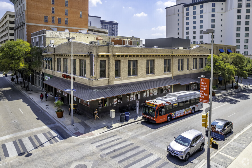 Primary Photo Of 300-302 E Commerce St, San Antonio Storefront Retail Office For Lease