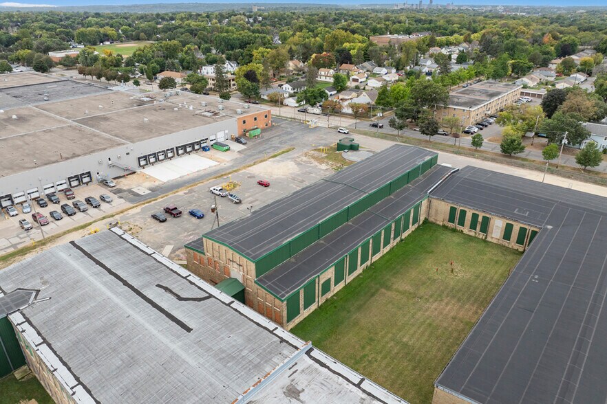 More Photos Of 1024 Hazel St N, Saint Paul Warehouse For Lease