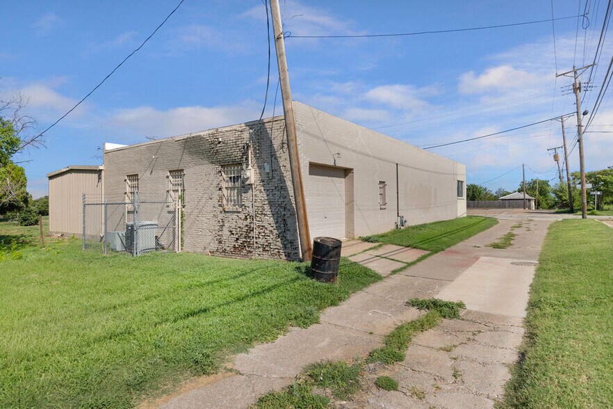 More Photos Of 1104 11th St, Wichita Falls Storefront Retail Office For Sale