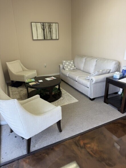 More Photos Of 2915 S Sam Houston Pky E, Houston Unknown For Lease