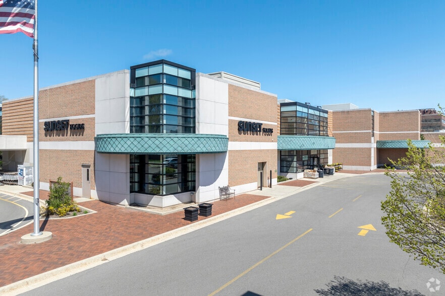 Primary Photo Of 1127-1163 Church St, Northbrook Unknown For Lease