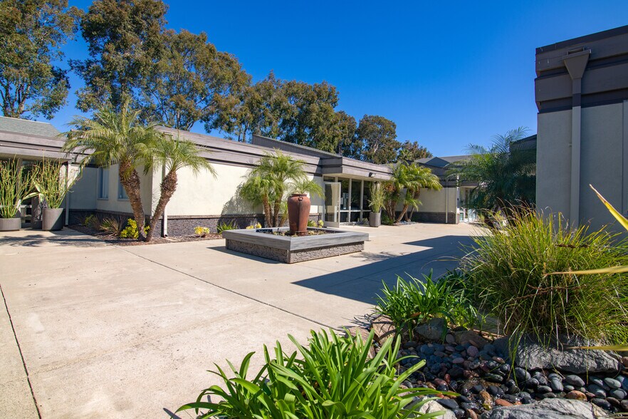 More Photos Of 3998 Vista Way, Oceanside Medical For Lease