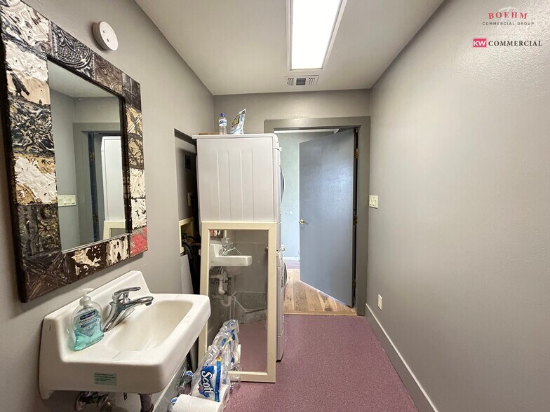 More Photos Of 626 High St, Comfort Storefront For Sale