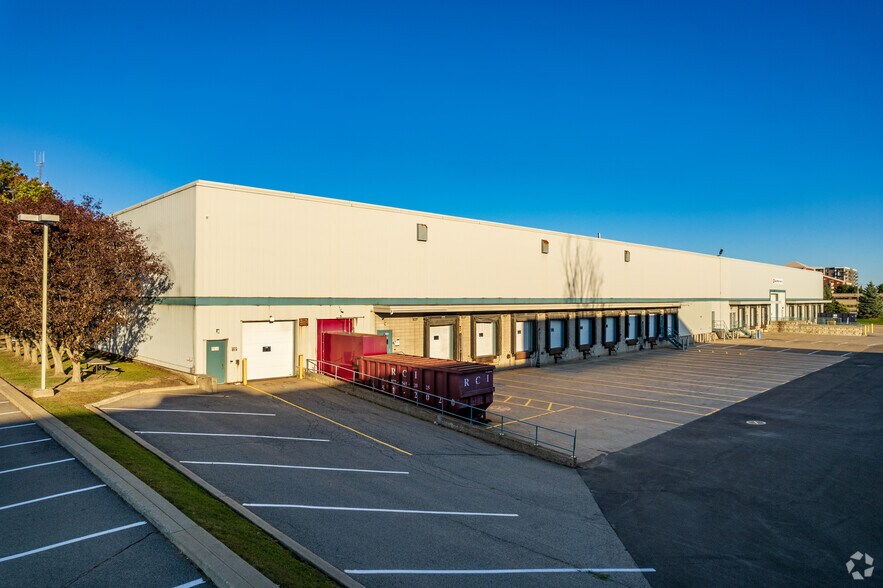 More Photos Of 6800 Rte Transcanadienne, Pointe-claire Industrial For Sale