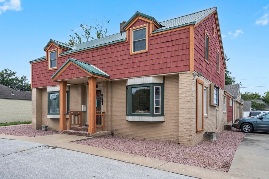 More Photos Of 703 S Glenstone Ave, Springfield Auto Dealership For Sale