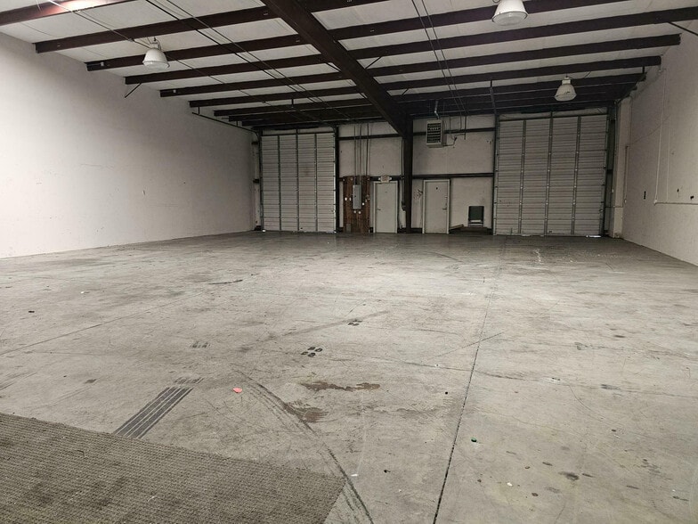 More Photos Of 1008 Industrial Ct, Suwanee Light Distribution For Lease