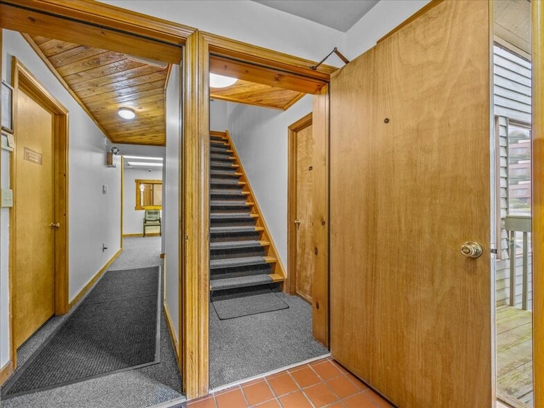 More Photos Of 200 W Town St, Norwich Office For Sale