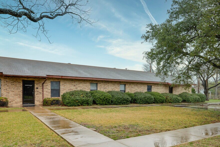 Primary Photo Of 602 W 12th St, Taylor Office For Lease