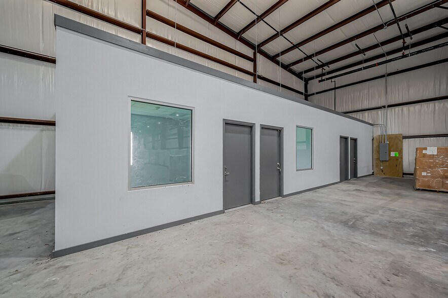 More Photos Of 12708 Jebbia Ln, Stafford Warehouse For Lease