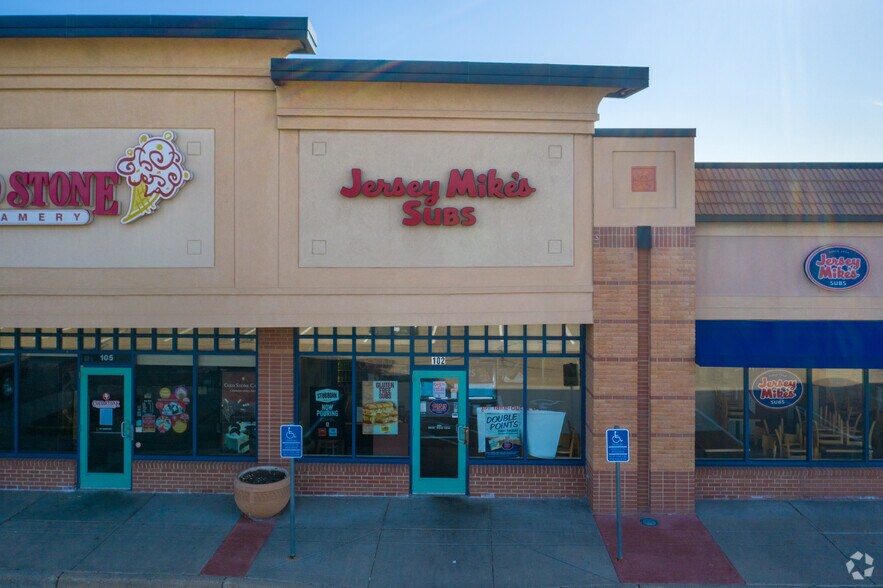 More Photos Of 7455 Currell Blvd, Woodbury Unknown For Lease