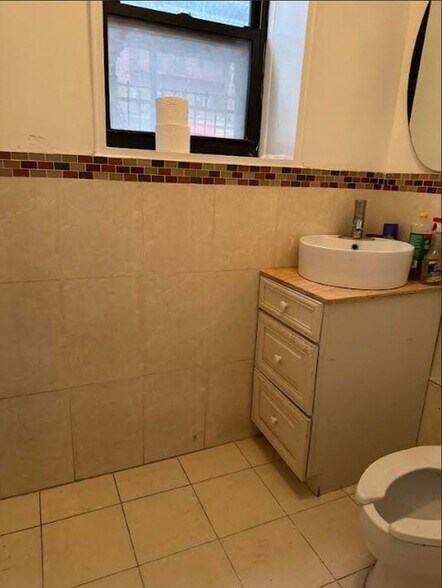 More Photos Of 14105 Northern Blvd, Flushing Healthcare For Sale