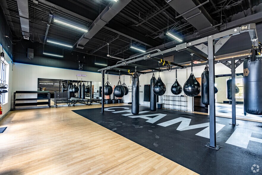 More Photos Of 5714 Edmondson Pike, Nashville Freestanding For Sale