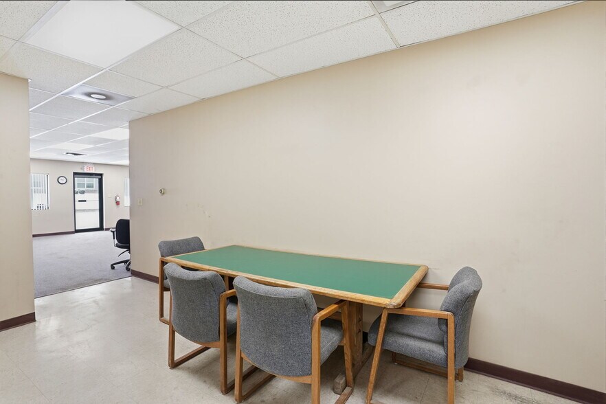 More Photos Of 237 Curtis St, Delaware Warehouse For Lease