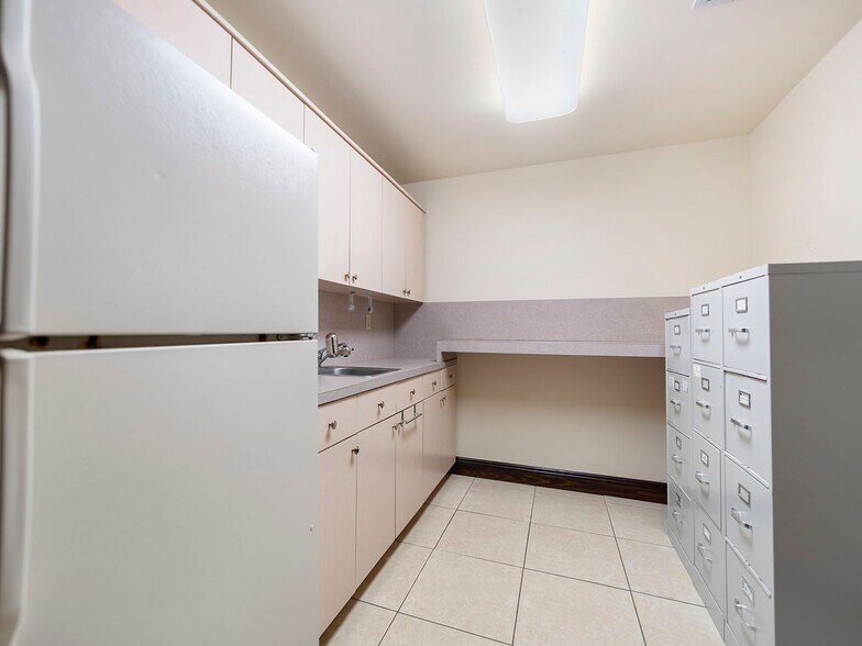 More Photos Of 11050 N Kendall Dr, Miami Loft Creative Space For Sale