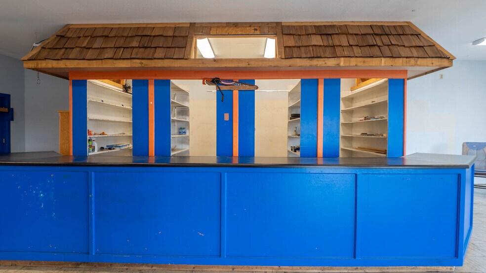 More Photos Of 105 E Couch St, Alton General Retail For Sale