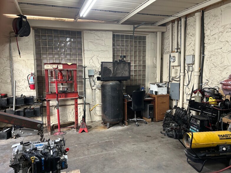 More Photos Of 2001 E Lancaster Ave, Fort Worth Auto Dealership For Sale