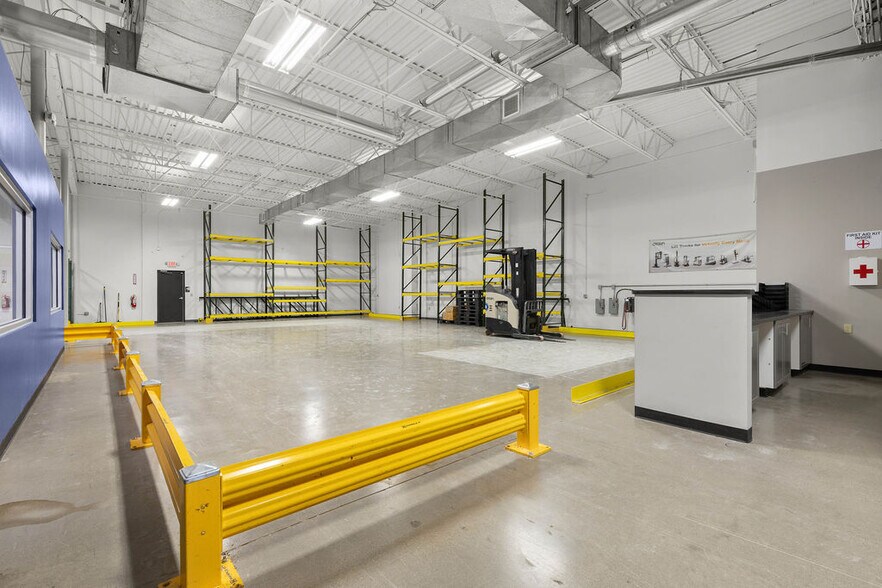 More Photos Of 3051 Delta Marine Dr, Reynoldsburg Light Manufacturing For Sale