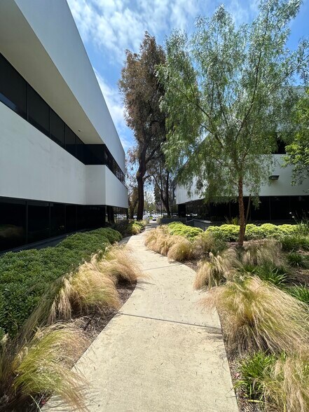 More Photos Of 6001 Bristol Pky, Culver City Office For Lease