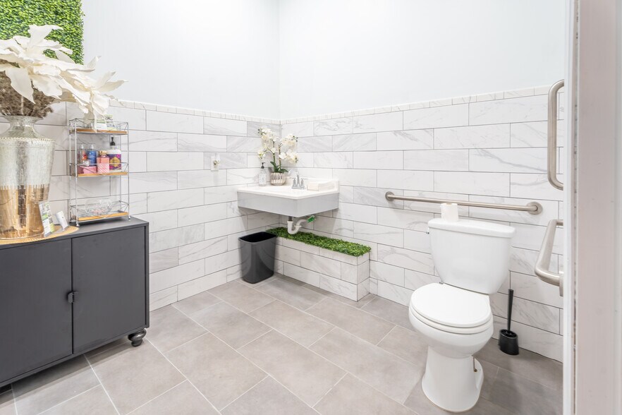 More Photos Of 282 Lyons Ave, Newark Storefront Retail Residential For Sale