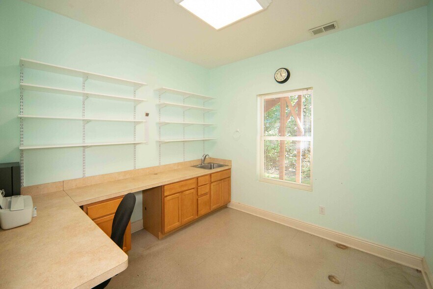 More Photos Of 3375 Blackmore Rd, Perry Light Manufacturing For Sale