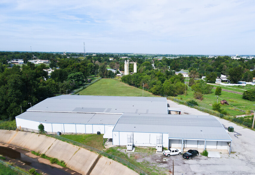 Primary Photo Of 505 N 6th St, Chickasha Warehouse For Sale