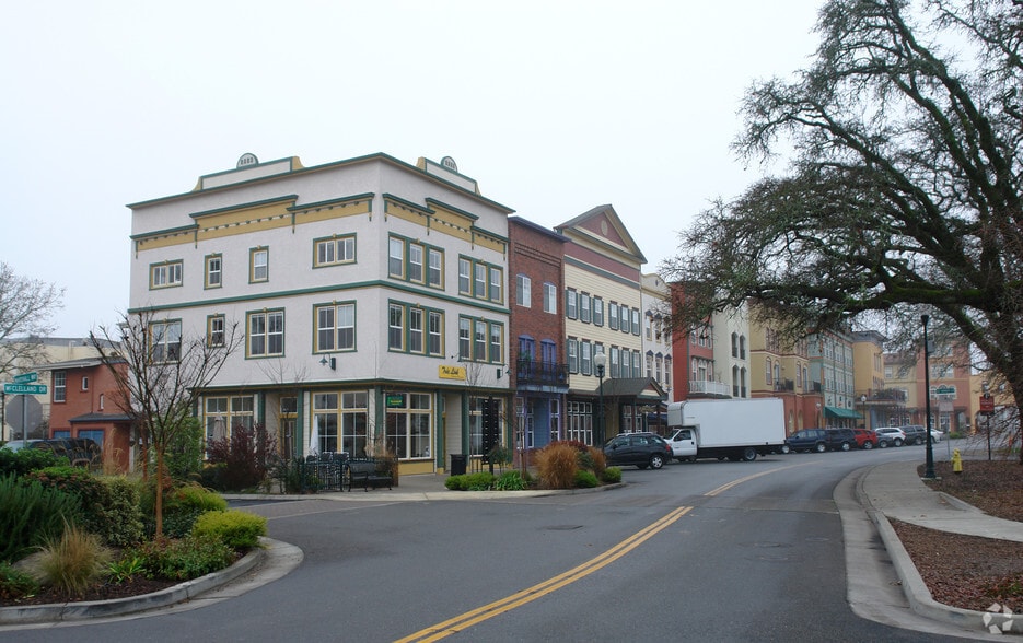 More Photos Of 220 Windsor River Rd, Windsor Apartments For Sale